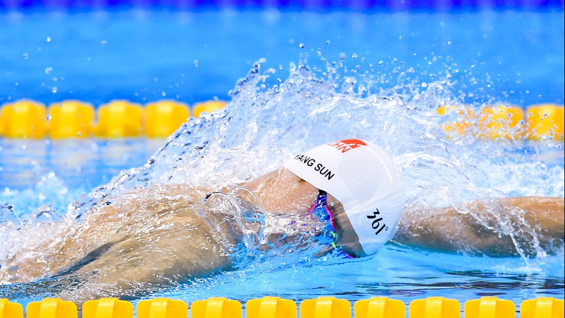 “新都兴城垒球:精彩瞬间不断,比赛白热化”